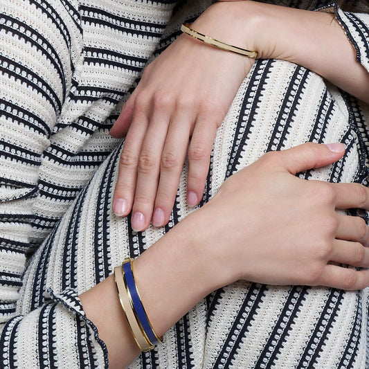 BANGLE - Clasp bracelet in gilded metal and lacquer. size 1. Color : Navy