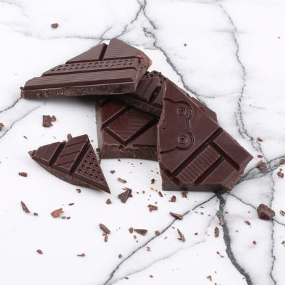 Extra dark chocolate 71% with cocoa nibs , Avec moi